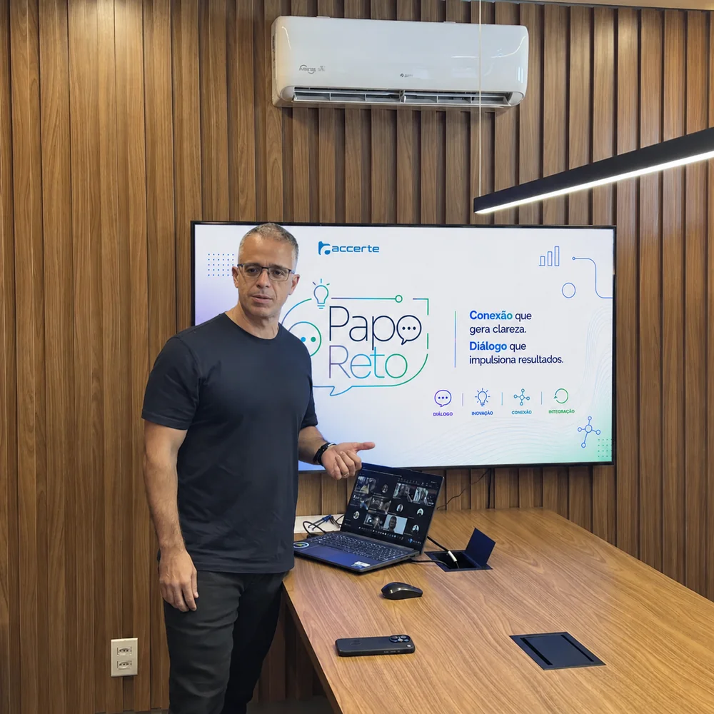 Augusto Cesar em reuniao Papo Reto da Accerte